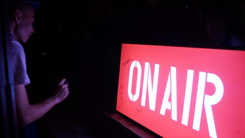 跑到撒哈拉听了24小时电台后,我发现情怀是刚需